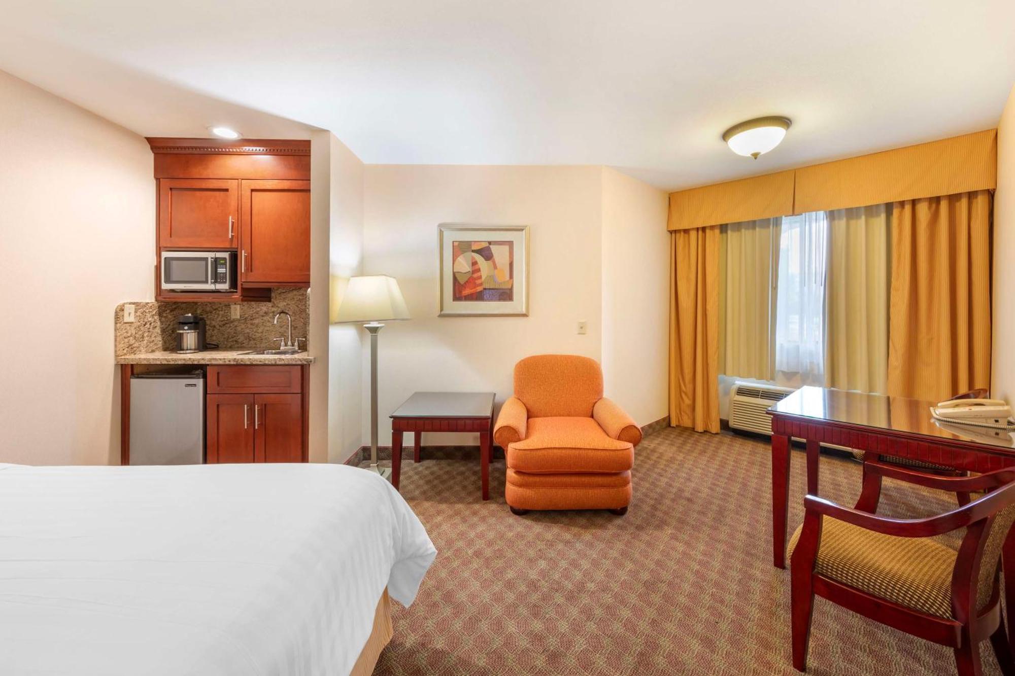Best Western Plus West Covina Inn Buitenkant foto
