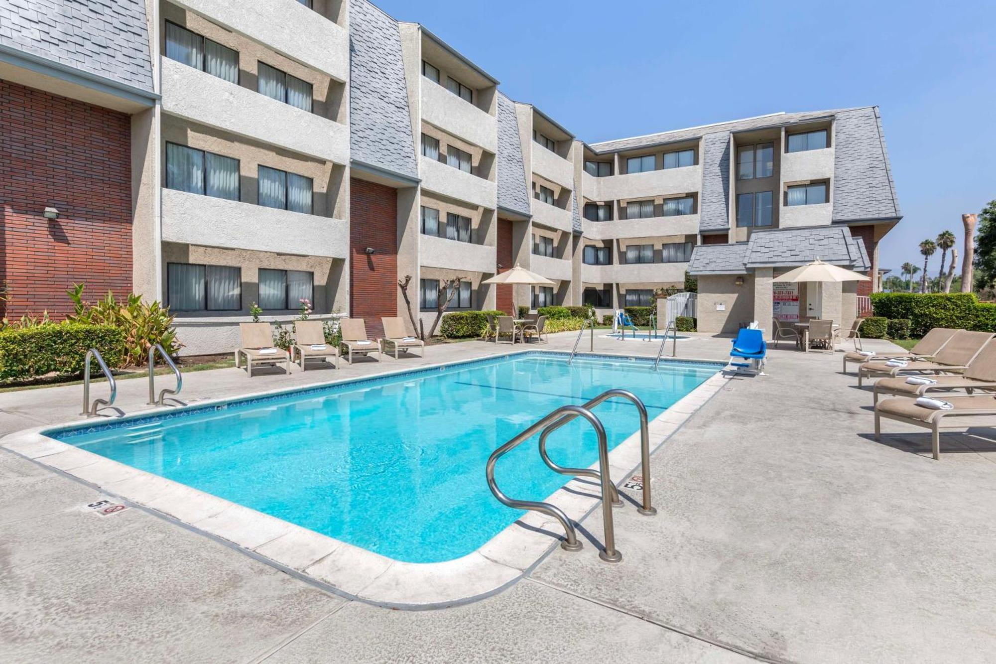 Best Western Plus West Covina Inn Buitenkant foto
